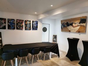 exposition de peinture sur bois de Coraline Van Butsele alias coco au restaurant le st antoine à Crépy en Valois.