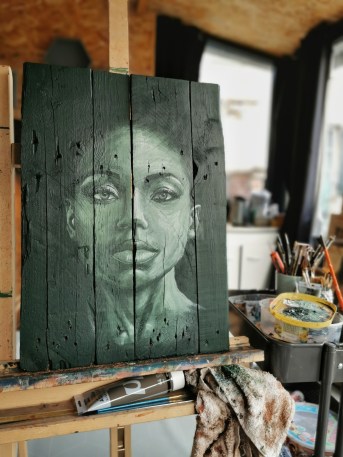 portrait-tableau-coraline-vanbutsele-peinture-sur-bois